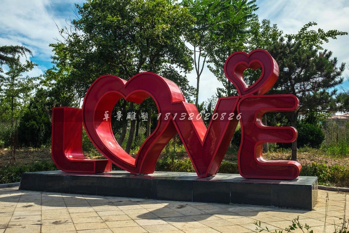不銹鋼love拼音雕塑，不銹鋼字雕塑