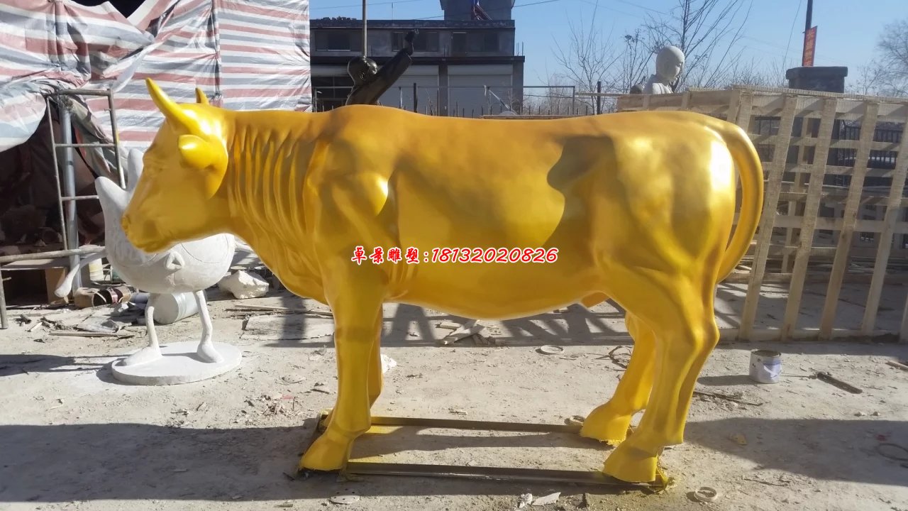 玻璃鋼仿銅牛，玻璃鋼金牛雕塑 