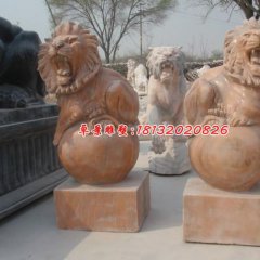 踩球獅子雕塑，晚霞紅石雕西洋獅