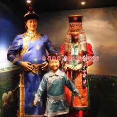 玻璃鋼少數(shù)民族人物雕塑，一家三口雕塑