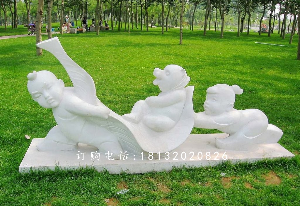 公園兒童嬉戲雕塑，兒童高興玩耍雕塑