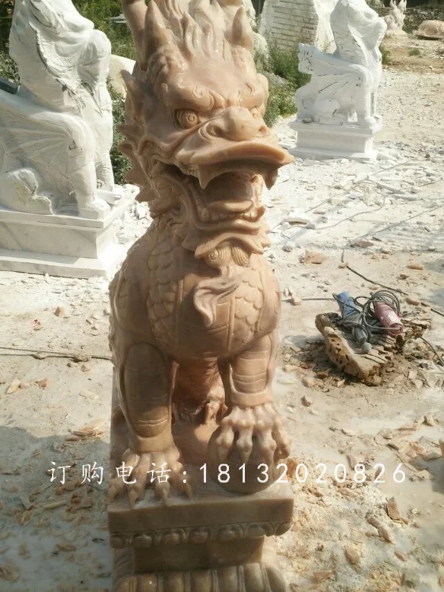 踩球麒麟雕塑，晚霞紅麒麟石雕