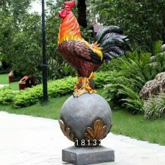 踩球公雞雕塑，玻璃鋼動物雕塑