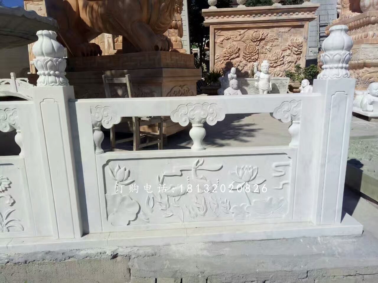 漢白玉欄板石雕，荷花與魚(yú)欄板雕塑
