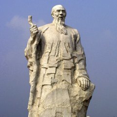 廣場名人石雕，齊白石石雕