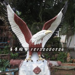 玻璃鋼老鷹雕塑，雄鷹展翅雕塑