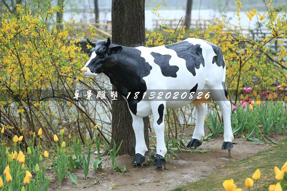 奶牛雕塑，公園玻璃鋼仿真奶牛雕塑