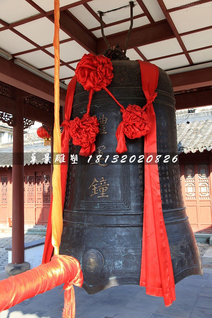 鐘雕塑，廣場(chǎng)銅鐘雕塑