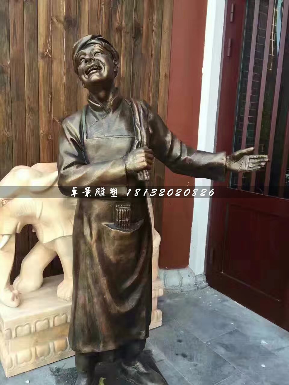店小二銅雕,飯店門口人物銅雕 (1)