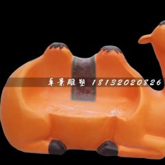 小駱駝座椅雕塑，玻璃鋼卡通雕塑