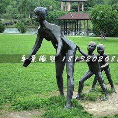 老鷹捉小雞銅雕，公園抽象人物雕塑