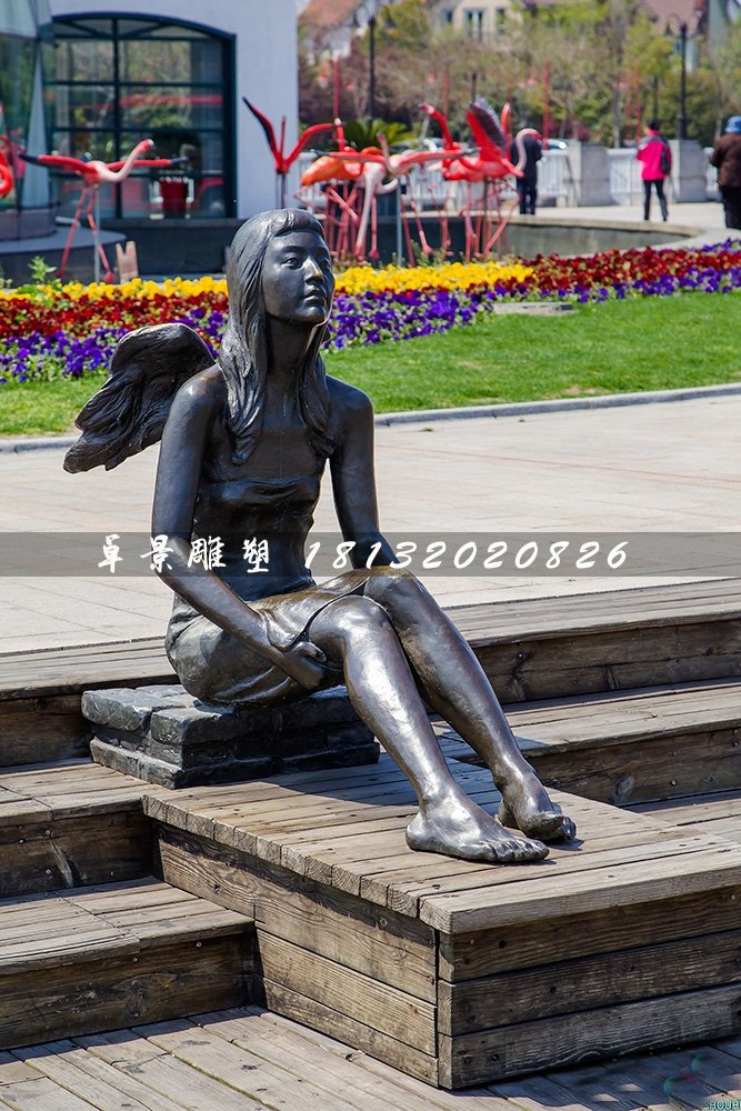 坐在路邊的少女銅雕，公園人物雕塑