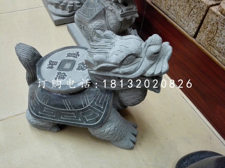 背著銅錢的龍龜石雕，青石龍龜
