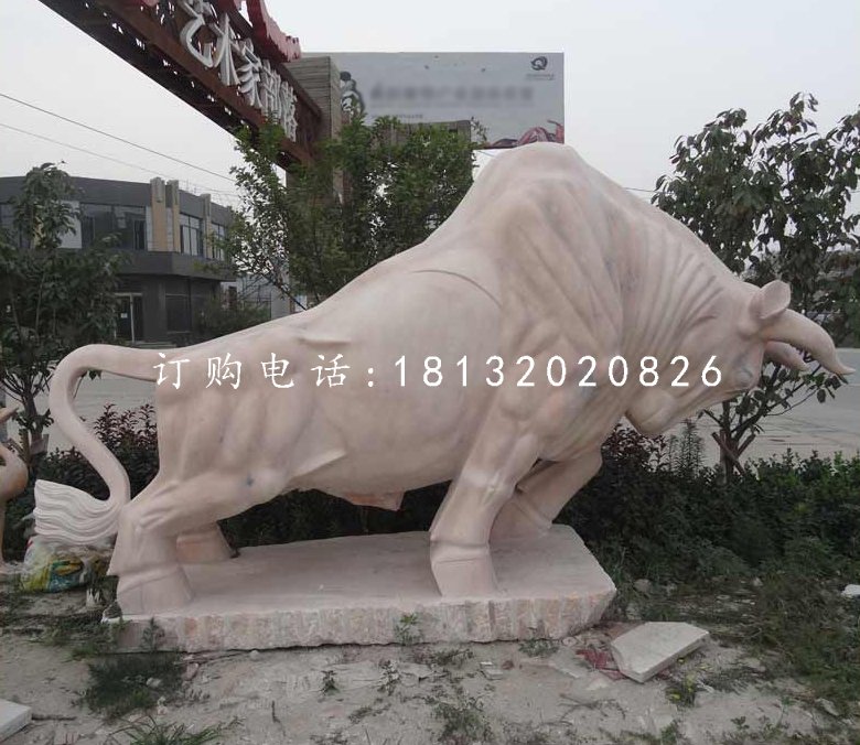 開(kāi)荒牛石雕，晚霞紅動(dòng)物雕塑