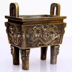 龍浮雕鼎，四足銅鼎