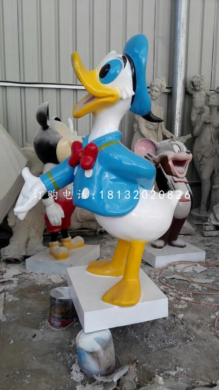 玻璃鋼唐老鴨雕塑，卡通迪士尼雕塑