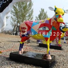 小牛雕塑，玻璃鋼彩繪動物