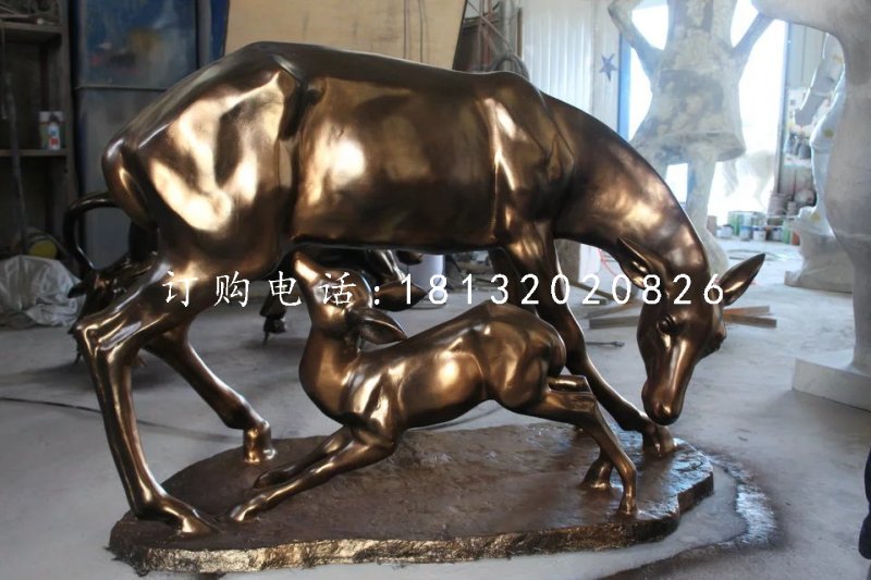 母子鹿雕塑，玻璃鋼仿銅動物雕塑