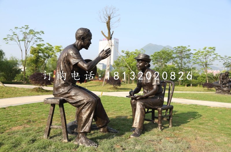 采訪雕塑，公園人物銅雕