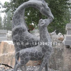青石動物雕塑，親嘴鹿石雕
