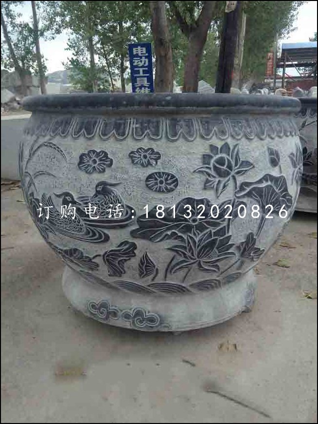 荷花石浮雕水盆，青石水缸