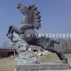 馬踏祥云石雕，青石馬雕塑