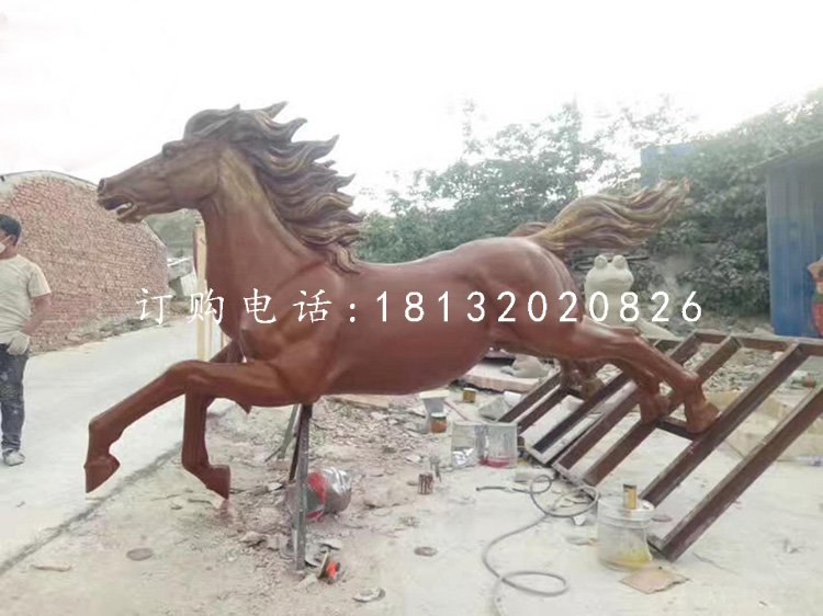 奔跑的馬雕塑，玻璃鋼動(dòng)物雕塑.jpg
