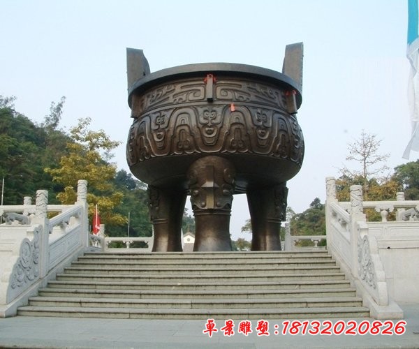 鑄銅鼎，廣場三足銅鼎