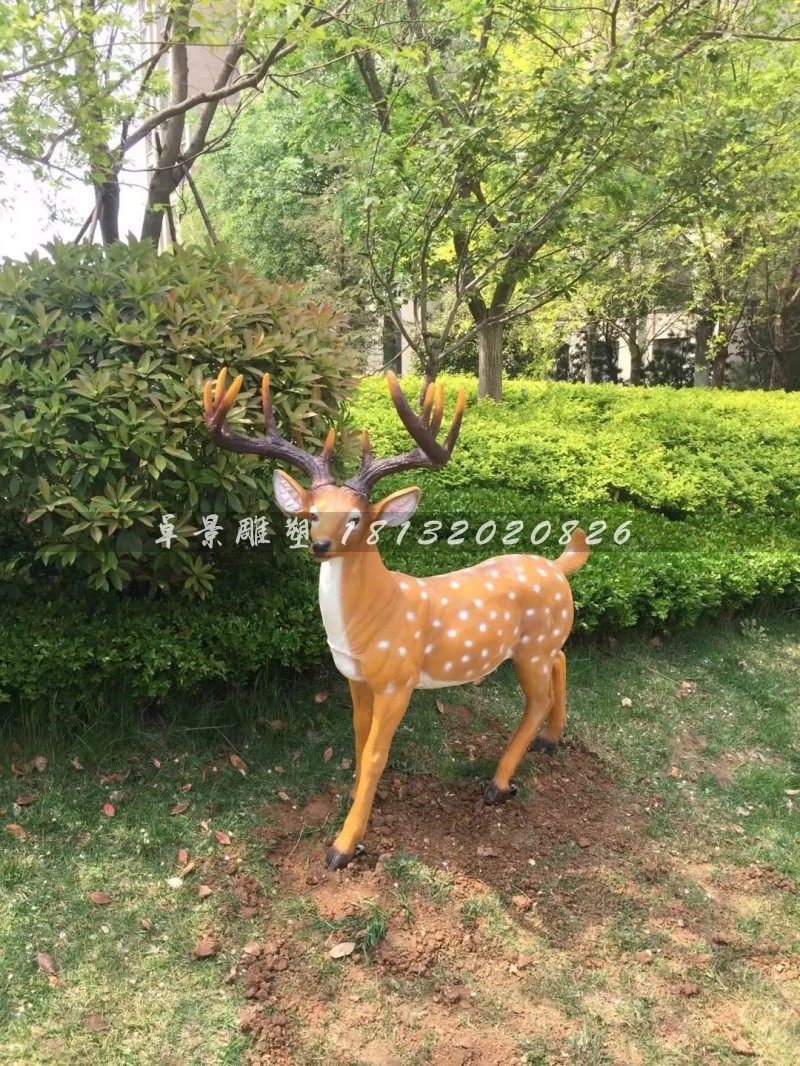玻璃鋼梅花鹿雕塑，公園動(dòng)物雕塑