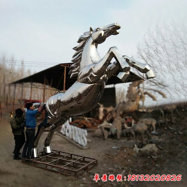 不銹鋼鏡面奔馬雕塑