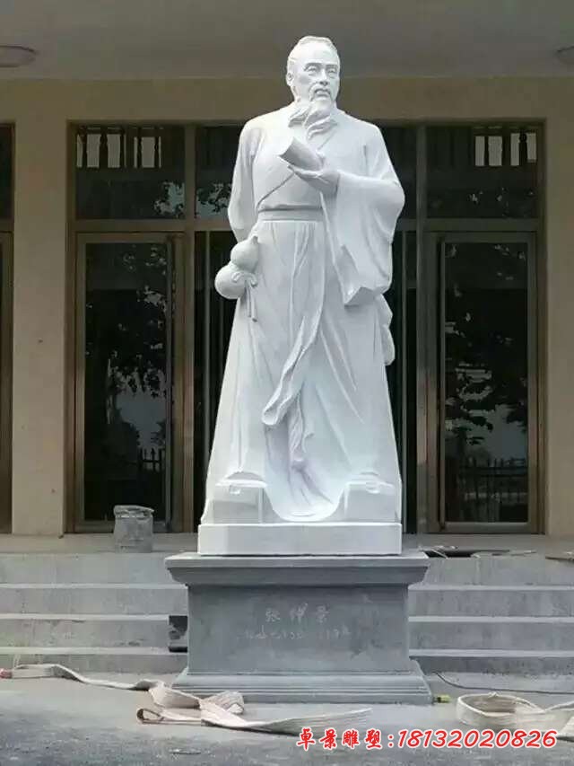 古代名醫(yī)張仲景石雕像
