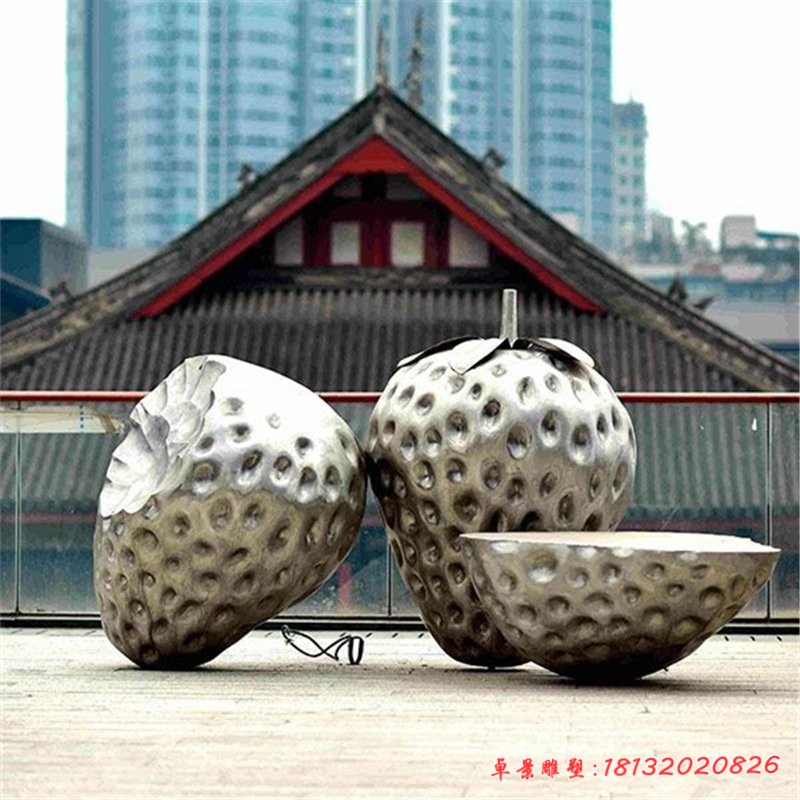 不銹鋼廣場(chǎng)草莓雕塑