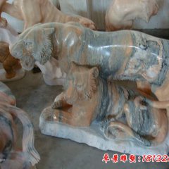 石雕坐老虎
