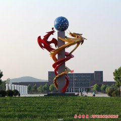 不銹鋼廣場(chǎng)上的雕塑