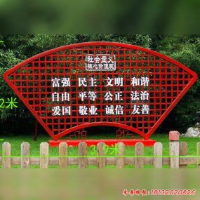 公園里的不銹鋼雕塑