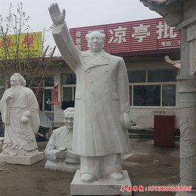 偉人的石雕像