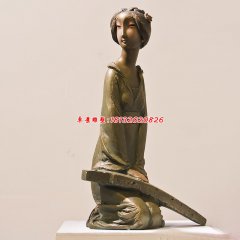 古銅美女塑像