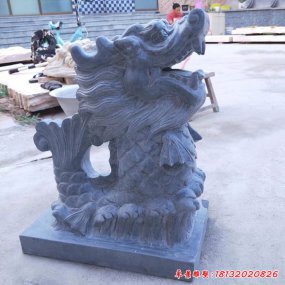 像龍一樣的魚(yú)的石雕
