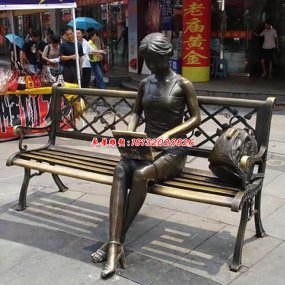 銅雕人物坐像