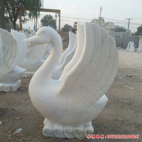 天鵝吐水石雕