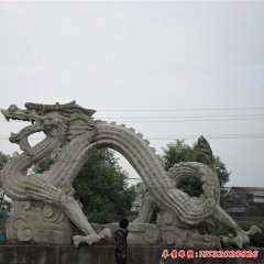 長條石雕龍