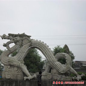 長條石雕龍