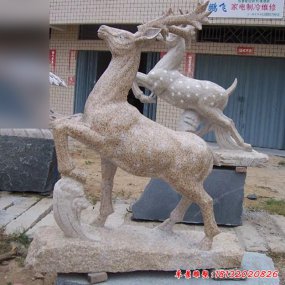 動(dòng)態(tài)石雕鹿