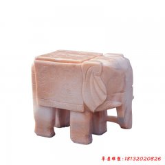 樹(shù)蔭下的石凳