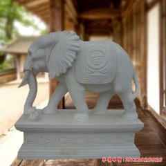 入口石頭雕塑