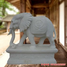 入口石頭雕塑