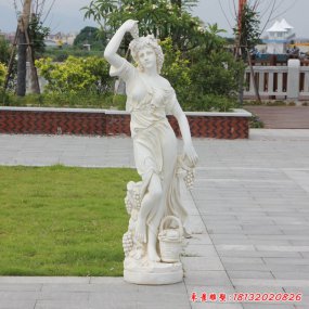 公園女性石雕