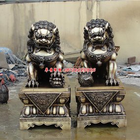 銅獅子雕像