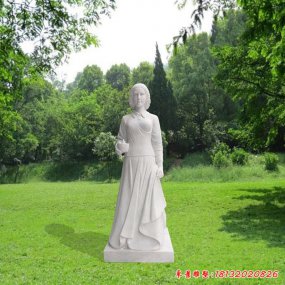 女名人雕像