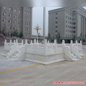 升旗臺欄桿